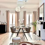 L De Manon, Centre Historique Du Vieil Apartman