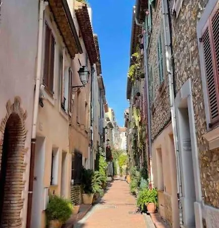 Апартаменти Manon B&B Old Antibes *