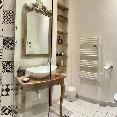 Manon B&B Old Antibes Антіб