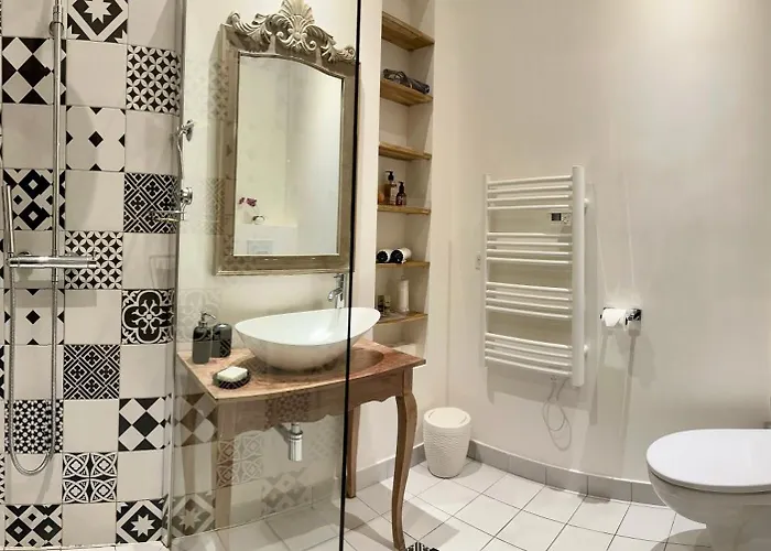 L De Manon, Centre Historique Du Vieil Antibes